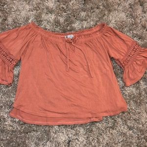 🌸off the shoulder top🌸